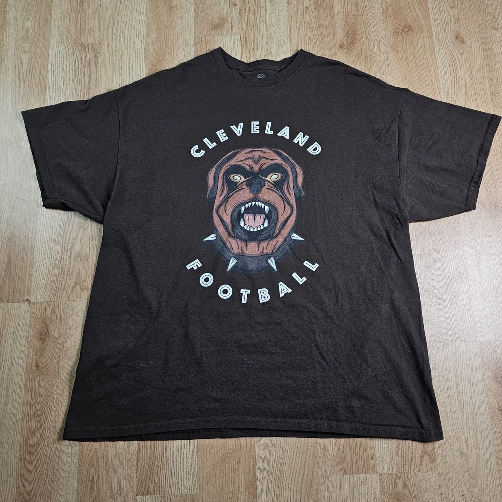 Cleveland Football T-Shirt Mens XXL Brown Dog Graphic Short Sleeve Cotton Tee